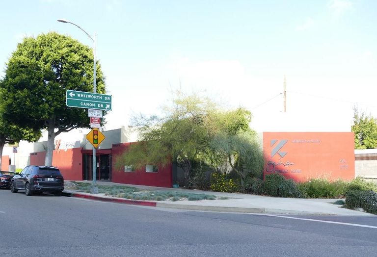 Mixed-use retail and office building at 470 South Beverly Drive in Beverly Hills