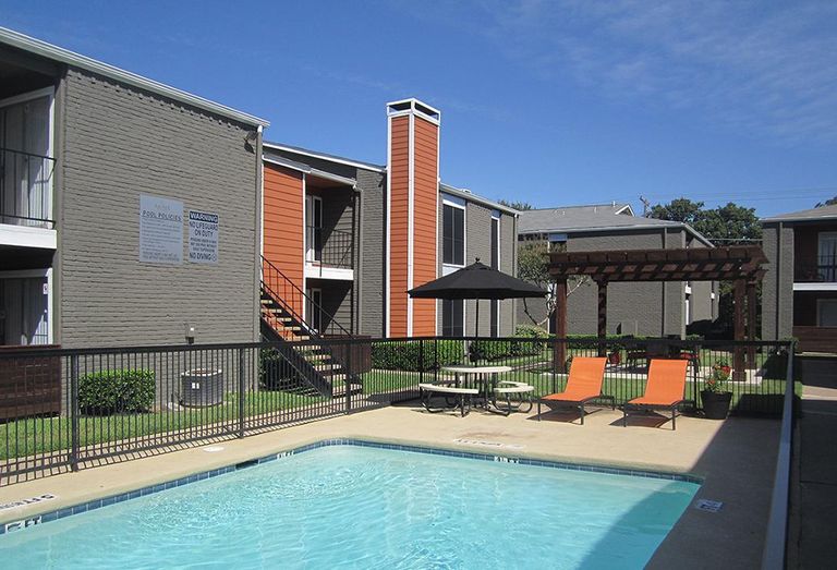 CBRE Capital Markets sold Agave Villas, a 94-unit multifamily community in Irving. LS Realty Advisors purchased the asset from TFG Parkside for an undisclosed price. CBRE’s Chris Deuillet repped the seller.
