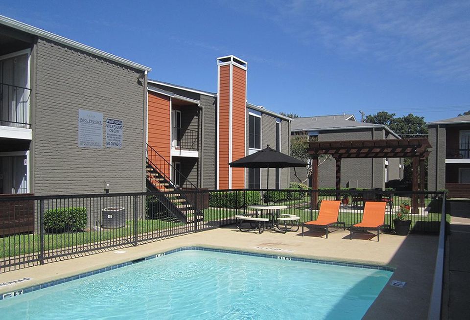 CBRE Capital Markets sold Agave Villas, a 94-unit multifamily community in Irving. LS Realty Advisors purchased the asset from TFG Parkside for an undisclosed price. CBRE’s Chris Deuillet repped the seller.