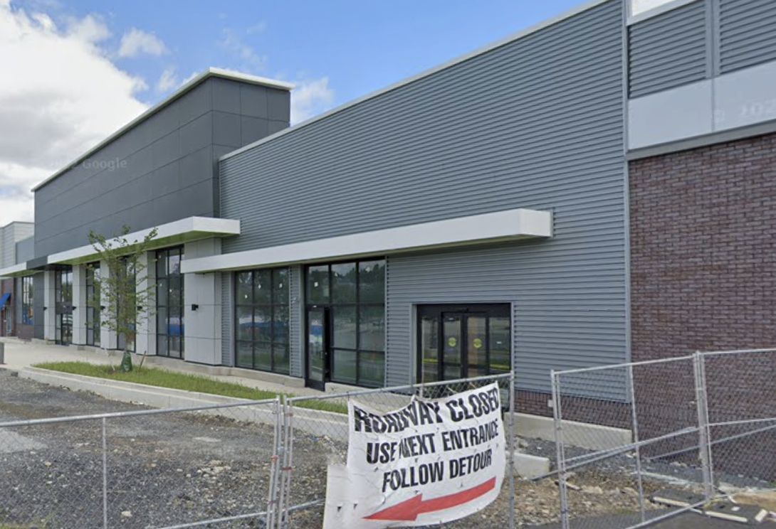 Amazon Sued By Shopping Center Landlord Over Unopened Amazon Fresh Store In Montgomery County