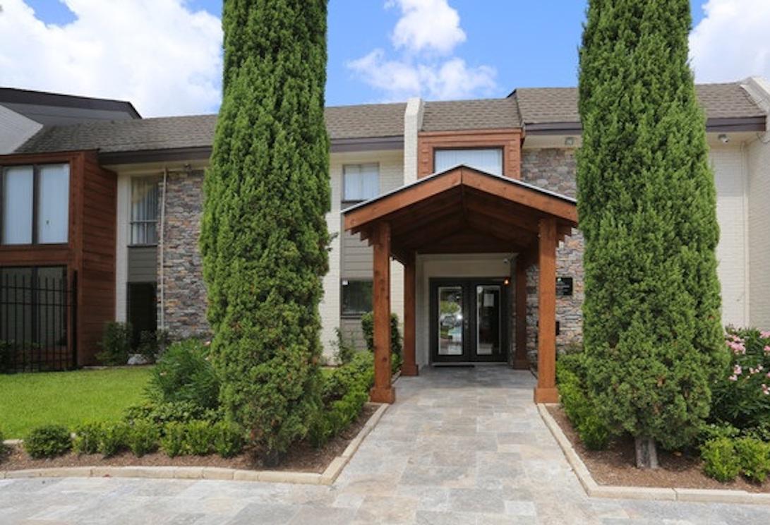 Houston Firm Secures Loans For 6 Texas Multifamily, Retail Properties