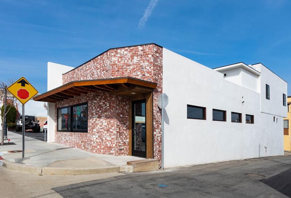 Office building at 219 W. Grand Ave in El Segundo, CA