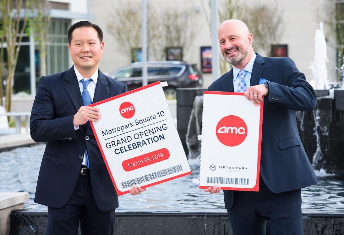 Sam Moon Group Vice President and general counsel Daniel Moon and Vice President of Construction Shane
Williams celebrate the grand opening of the
AMC Metropark Square 10. 