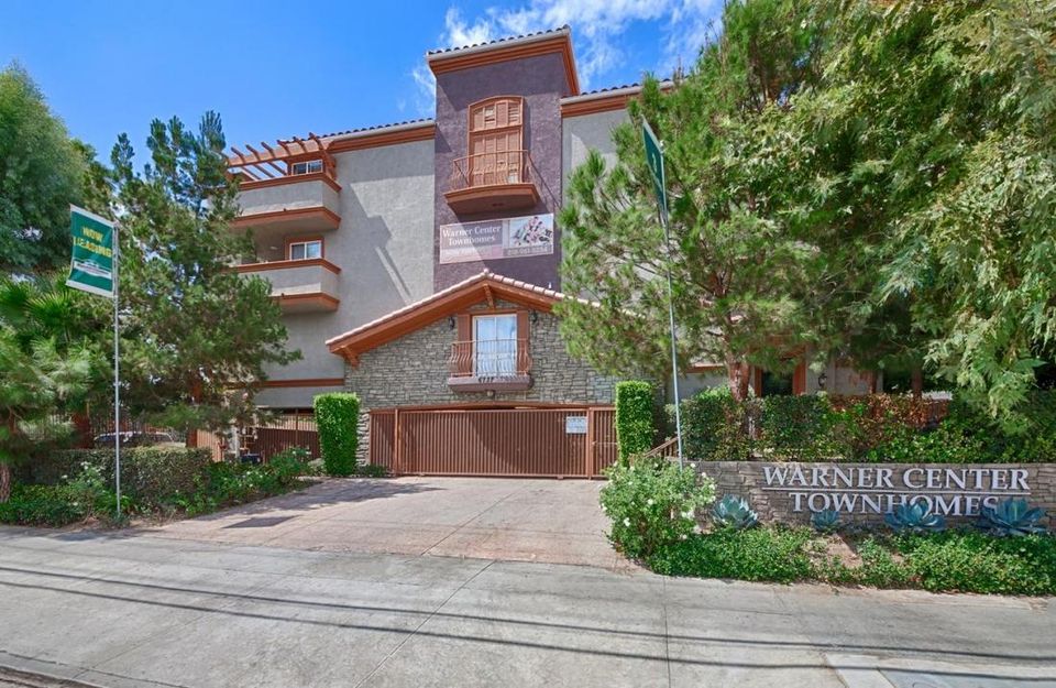 Warner Center Townhomes