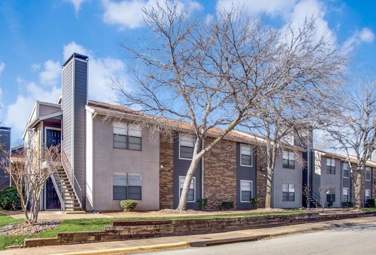 Oak Creek Apartments