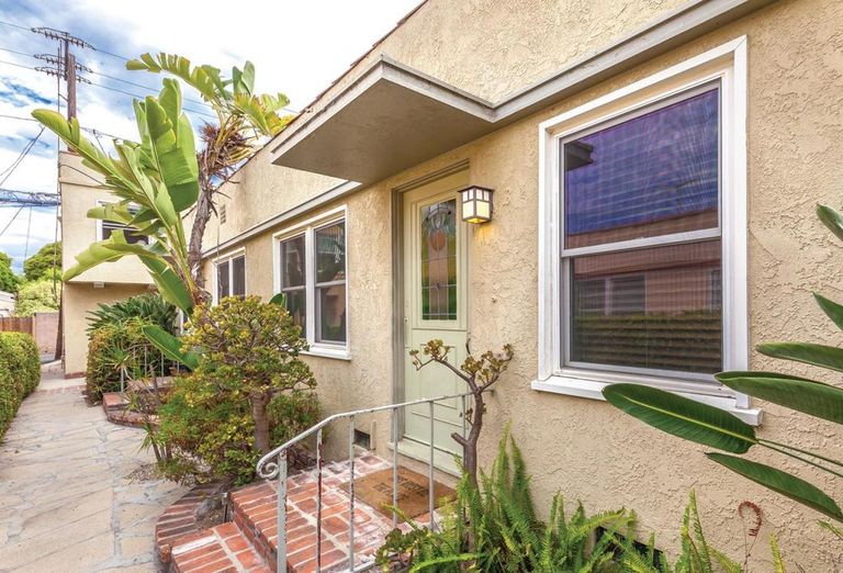 A Los Angeles based family trust has acquired a six-unit apartment in Santa Monica from Oak Street LLC for $2.84M. Built in 1948, the 3,569 SF Oak Street Apartments at 2450 Oak St. closed at a 3.8% cap rate. Stepp Commercial’s Kimberly R. Stepp represented the seller and buyer.