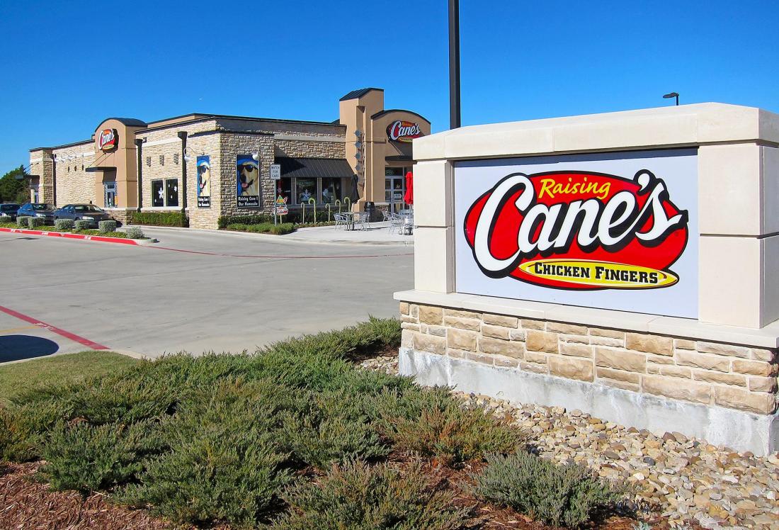 Venture Commercial Real Estate’s completed four separate transactions involving single-tenant net-leased properties in North and Central Texas. The combined property sales total $10M. Venture’s John Zikos, Jonathan Cooper, Christopher M. Gibbons and Don Miller brokered the transactions.The properties include a Raising Cane’s Chicken Fingers and a Taco Bell restaurant in Frisco. 