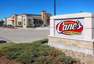 Venture Commercial Real Estate’s completed four separate transactions involving single-tenant net-leased properties in North and Central Texas. The combined property sales total $10M. Venture’s John Zikos, Jonathan Cooper, Christopher M. Gibbons and Don Miller brokered the transactions.The properties include a Raising Cane’s Chicken Fingers and a Taco Bell restaurant in Frisco. 
