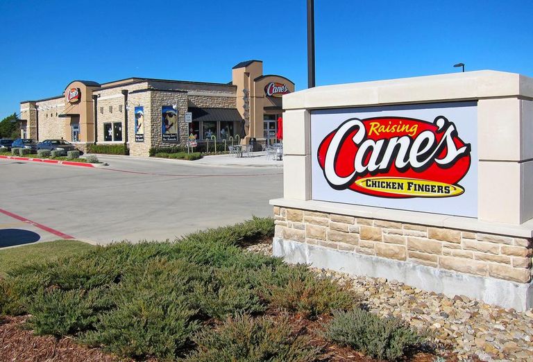 Venture Commercial Real Estate’s completed four separate transactions involving single-tenant net-leased properties in North and Central Texas. The combined property sales total $10M. Venture’s John Zikos, Jonathan Cooper, Christopher M. Gibbons and Don Miller brokered the transactions.The properties include a Raising Cane’s Chicken Fingers and a Taco Bell restaurant in Frisco. 