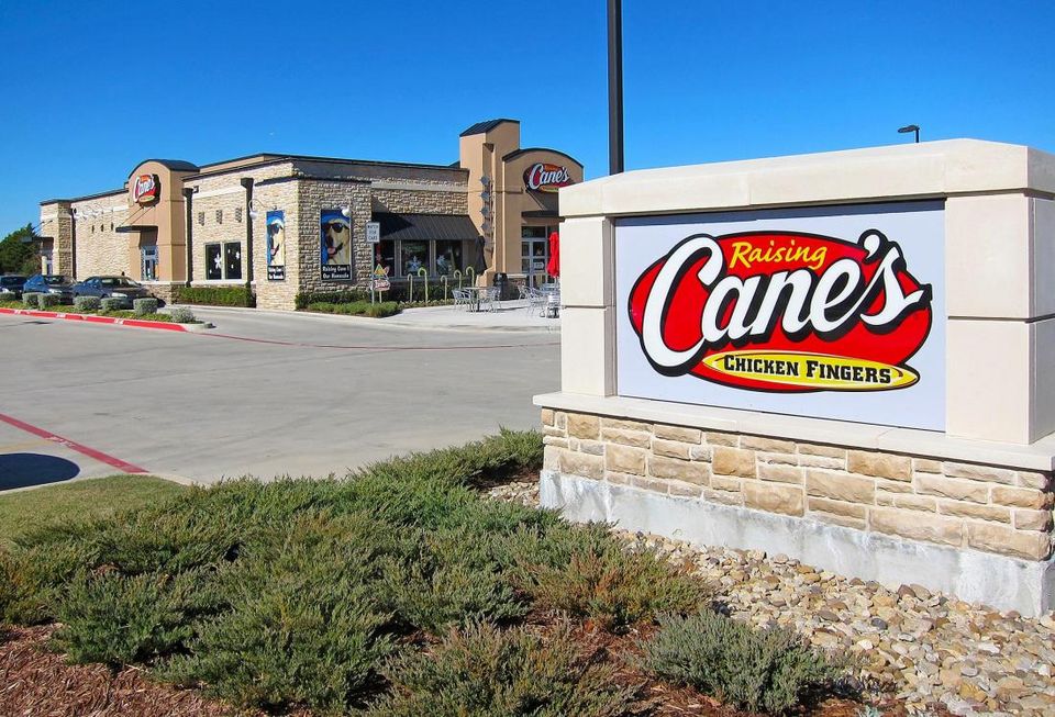 Venture Commercial Real Estate’s completed four separate transactions involving single-tenant net-leased properties in North and Central Texas. The combined property sales total $10M. Venture’s John Zikos, Jonathan Cooper, Christopher M. Gibbons and Don Miller brokered the transactions.The properties include a Raising Cane’s Chicken Fingers and a Taco Bell restaurant in Frisco.
