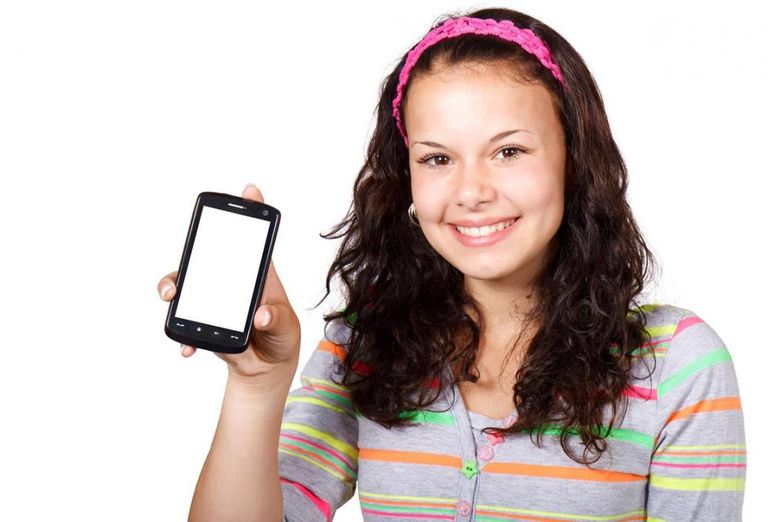 teenager-with-smartphone, Generation Z