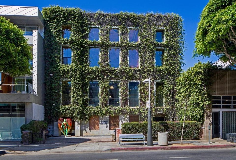 HQ Creative Office has purchased a Class A creative office building in Santa Monica for $13.25M.