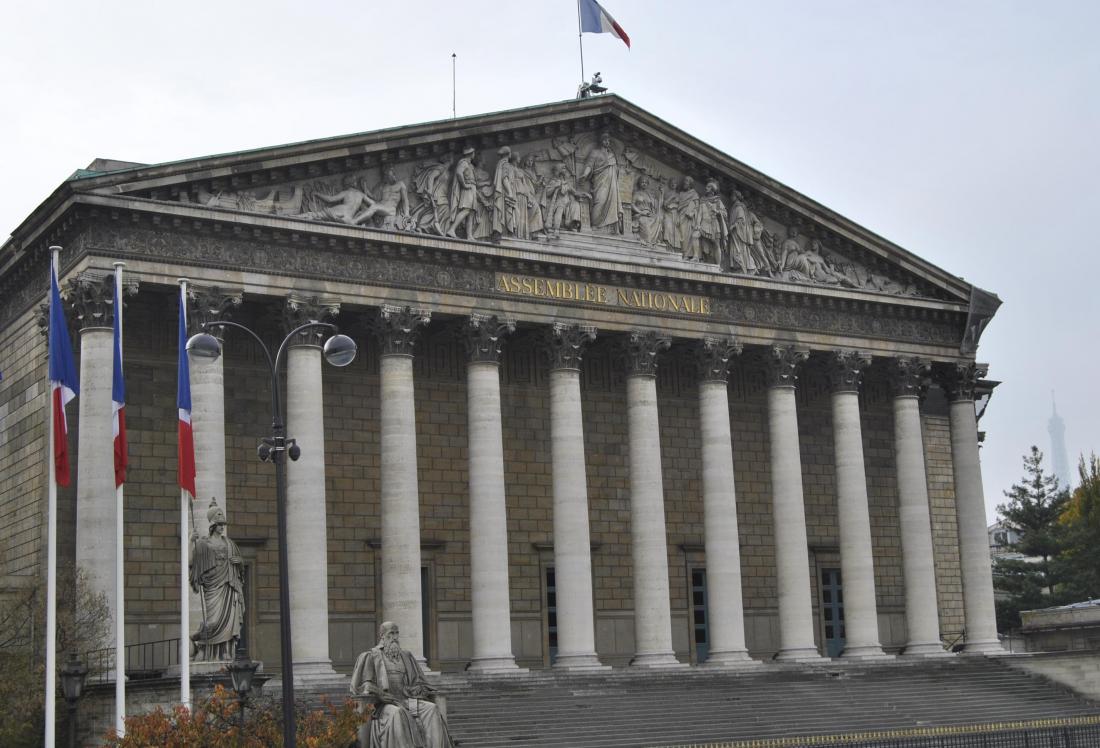 France Freezes $1B In Russian Money Over Oil Dispute