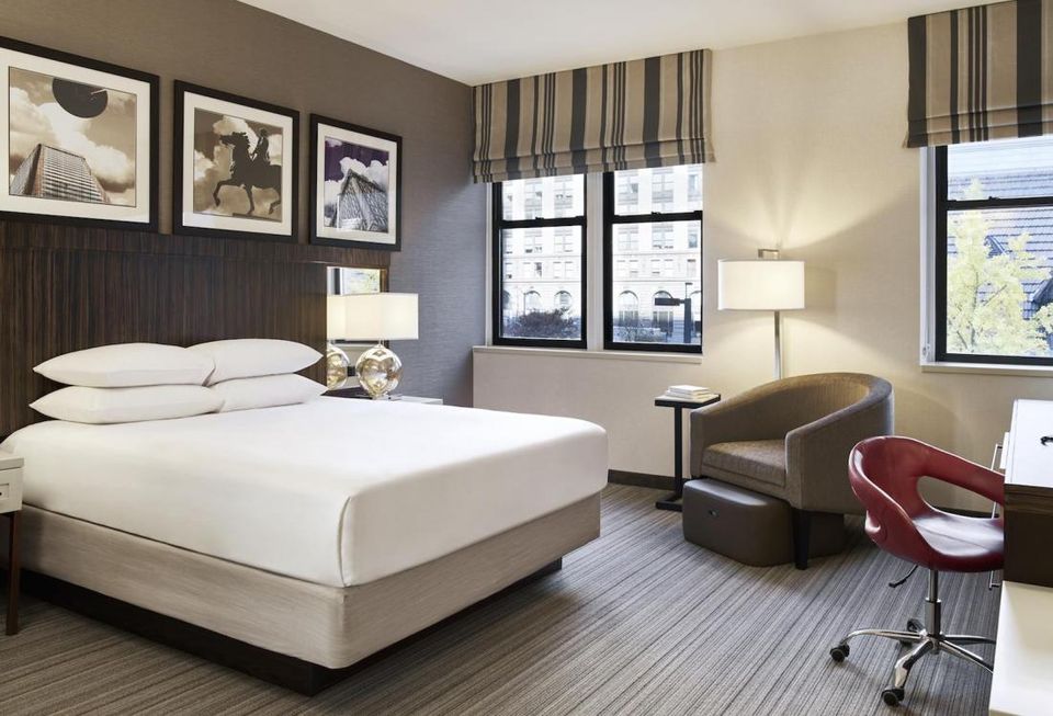 A bedroom at the Delta Hotels by Marriott Baltimore Inner Harbor