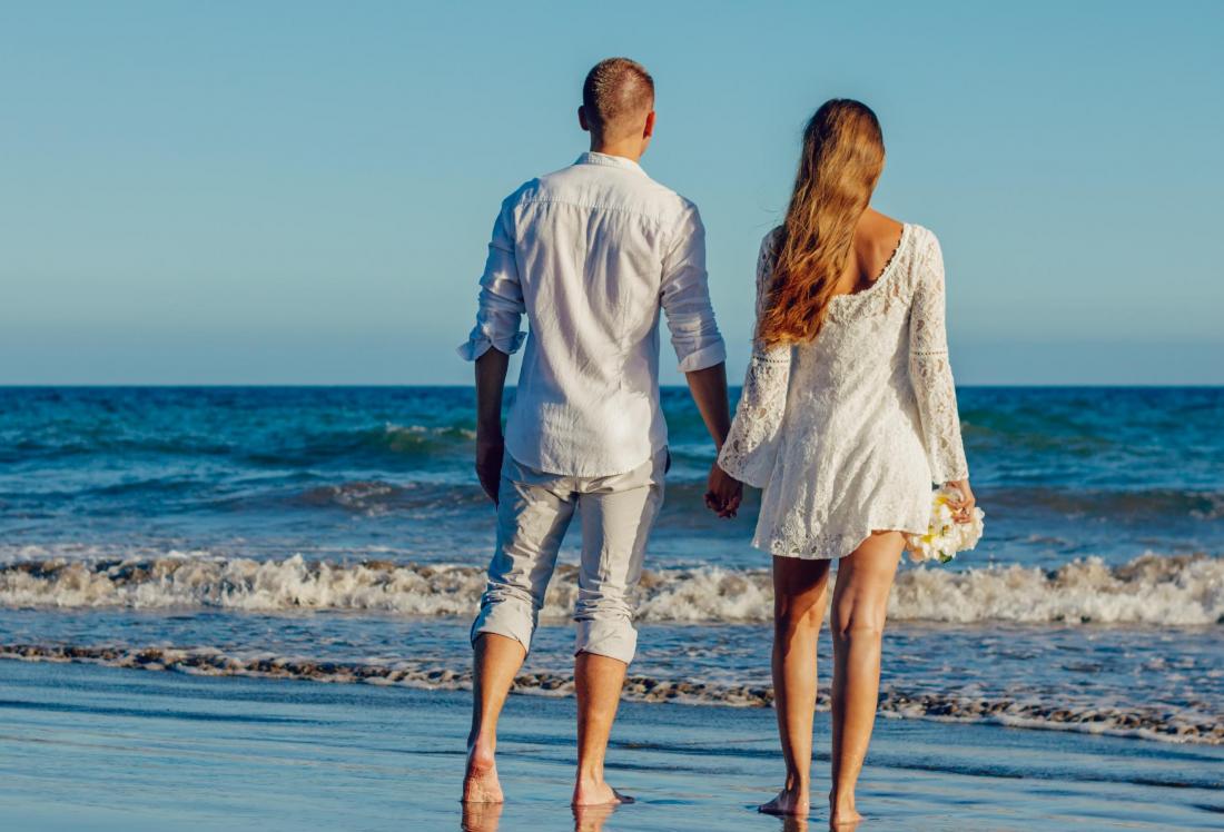 holiday romance beach couple