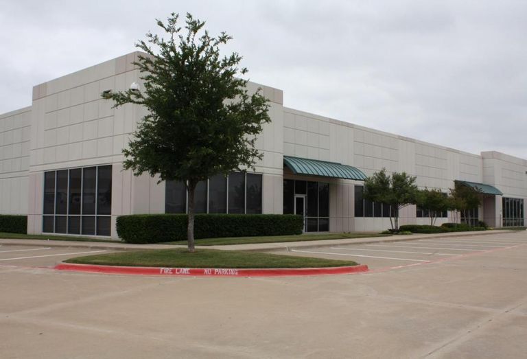 Hoya Optical Labs of America leased 11k SF at Waters Ridge Tech II in Lewisville. The tenant was repped by NAI Robert Lynn’s Mark Miller and Tyson Erwin. The landlord was repped by Younger Partners’ Heather Shover, Kathy Permenter and Sean Dalton. 