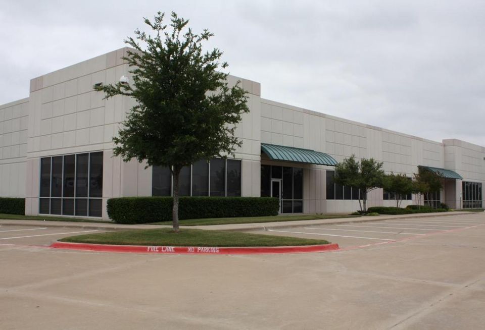 Hoya Optical Labs of America leased 11k SF at Waters Ridge Tech II in Lewisville. The tenant was repped by NAI Robert Lynn’s Mark Miller and Tyson Erwin. The landlord was repped by Younger Partners’ Heather Shover, Kathy Permenter and Sean Dalton.