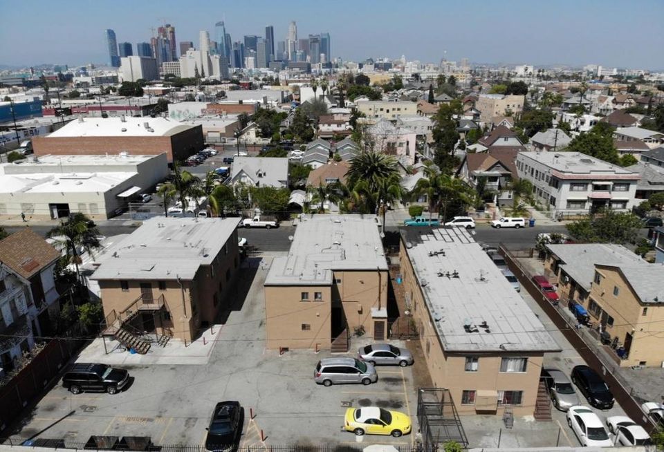An undisclosed personal trust has acquired an 18-unit multifamily property near downtown Los Angeles from an undisclosed limited liability company for $2.4M. The deal at located at 122 -132 E. 28th St. consisted of three adjacent apartment buildings with 13 one-bedroom units and five two-bedroom units. Marcus & Millichap’s Jason Tuvia represented the seller. Marcus & Millichap’s Tuvia, Jordan Epstein and Janette Monfared represented the buyer.