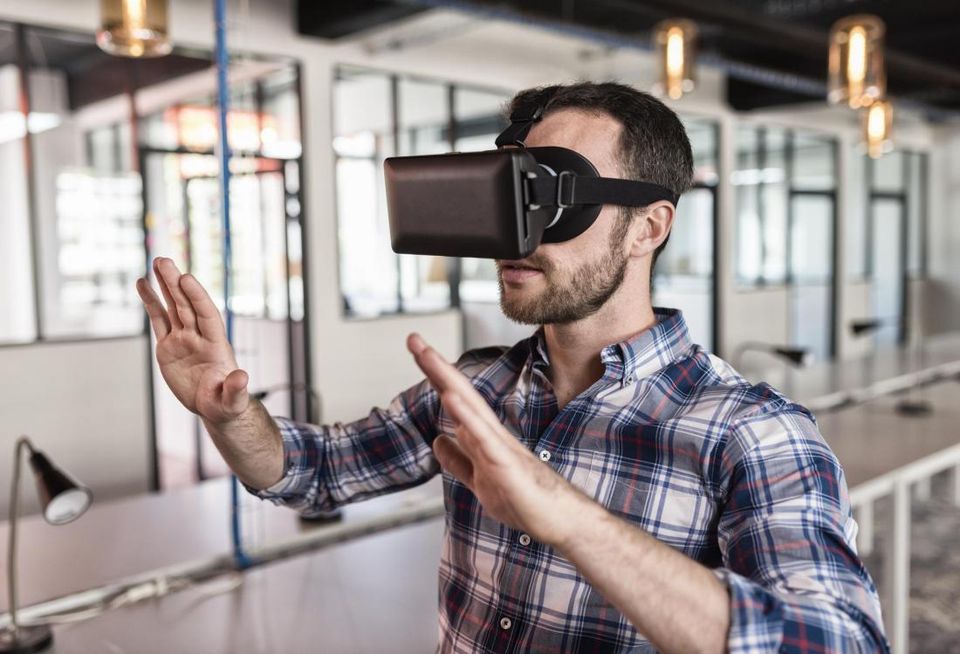 Man wearing 3D viewer-1