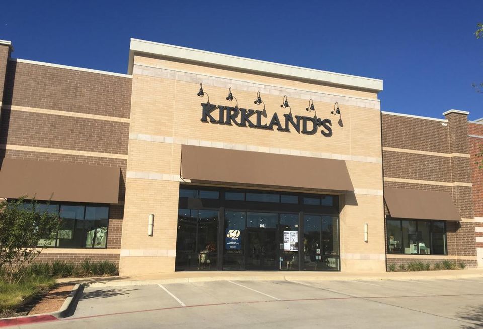 Venture Commercial Real Estate: Kirkland’s leased and opened a 12k SF store in the Park Village shopping center in Southlake. Tim Henson and Amy Pjetrovic with Venture repped the landlord, Excel Southlake I. Greg Bracchi with EDGE Realty Partners repped Kirkland’s.