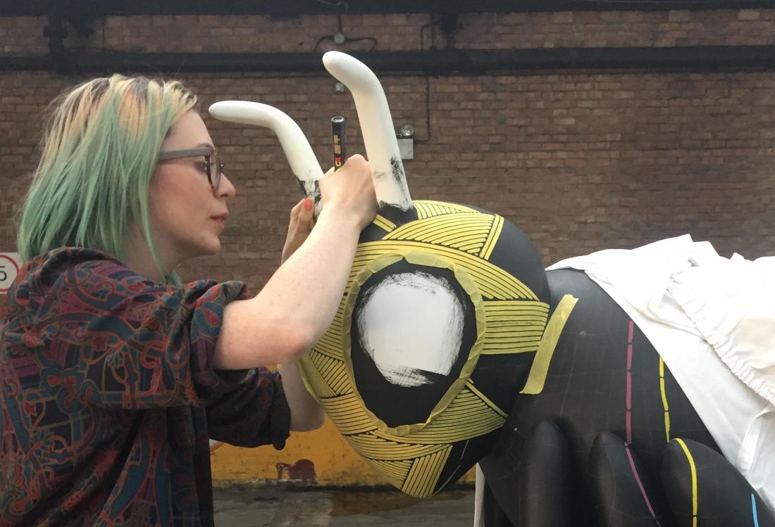 bee statue manchester
Named Cottonopolis, the 1.5 metres high, 3D bee construction, is being designed and painted by York-based artist, Leah Pendleton