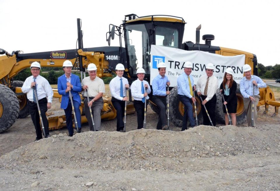 L-R:Steve Williamson, Transwestern, Managing Director, Retail ServicesNathan Durham, Transwestern, PrincipalWill Paton, Transwestern Development Company, Senior Development AssociateReid Caldwell, Transwestern Development Company, PrincipalPaul Wittorf, Transwestern, Executive Managing Partner, Market LeaderDuane Henley, Transwestern, PrincipalMayor Paul Voelker, City of Richardson