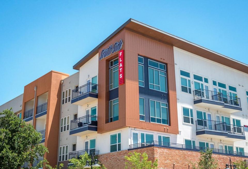 JPI sold South Side Flats by Jefferson in the Cedars to Waterton. Matthews Southwest partnered with JPI on the community, which is the first newly constructed market-rate multifamily community built in the area. CBRE represented JPI and Matthews Southwest.