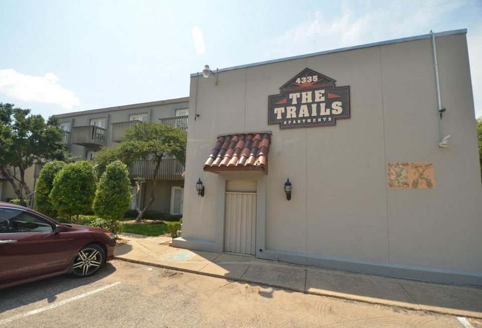 Greysteel arranged bridge financing for the refinance of The Trails Apartments in Dallas on behalf of 4335 Cedar Springs. The 12-month interest-only line of credit, provided by a local lender, features a floating-rate of 325 basis points over the 30-day LIBOR rate. This transaction was negotiated by Greysteel’s Anton Mattli and John Marshall Doss.