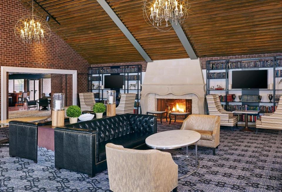 The Polo Lounge and Bar at The Hunt Valley Inn