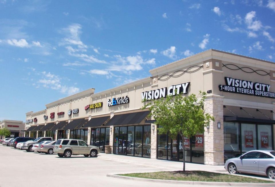 Guitar Center leased 13k SF of junior anchor space at Cedar Hill Pointe at the northwest corner of Pleasant Run Road and Highway 67. Weitzman’s Steve Gray and Phillip Hooks handled negotiations as exclusive leasing agents for the shopping center in cooperation with JLL’s Cole Burdette and Rob Franks.