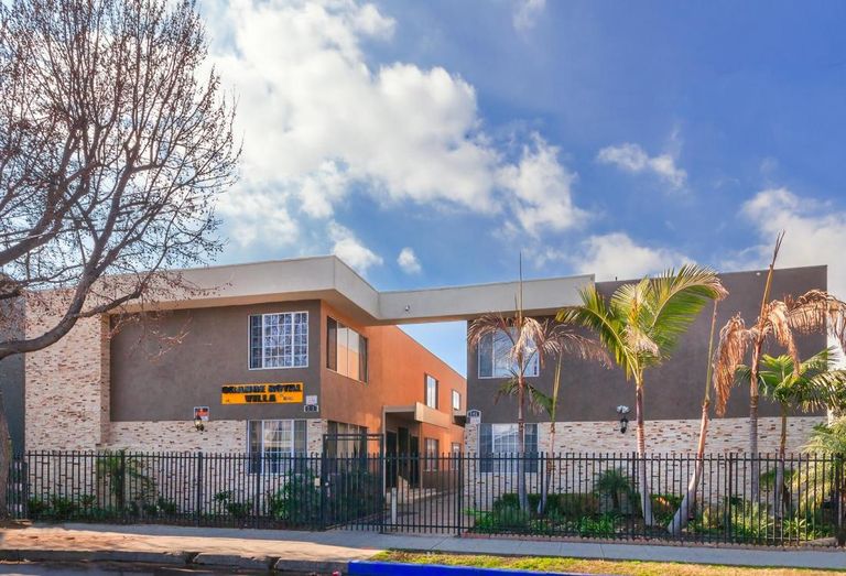 731 Orange Ave., Long Beach, CA