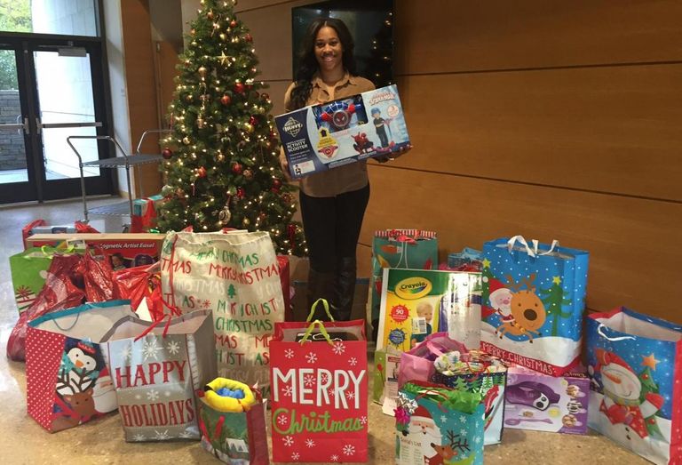Parmenter team member Acacia Dial delivered toys for Parmenter’s annual Dallas CASA toy drive. Parmenter partnered with its tenant base at Mandalay Towers to host the toy drive.