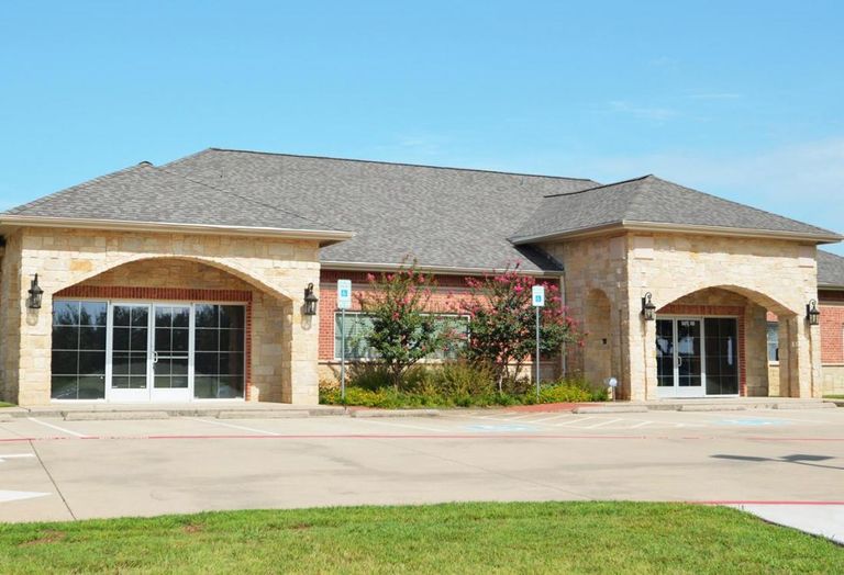NRT Texas leased a 5K SF office building at 3910 West Interstate 20 in Arlington from Parkside 20 LLC. Coldwell Banker Commercial Advisors DFW’s Beaux Riley represented the tenant. English Realty’s Eric English represented the landlord. 