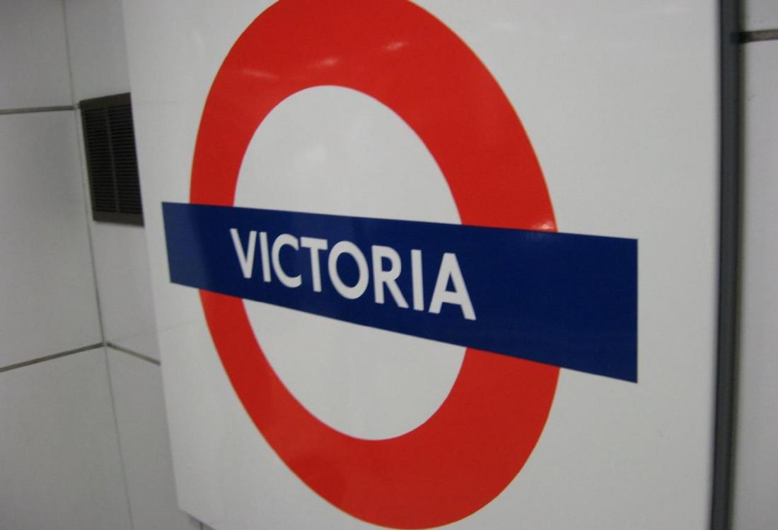 London Victoria underground sign