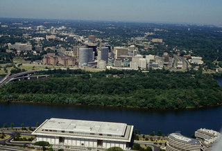 The Rosslyn-Ballston Corridor Neighborhood Guide