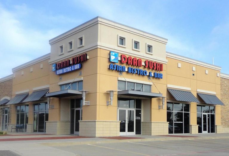 An undisclosed buyer acquired The Shops of Grapevine Mills, a 27k SF multi-tenant retail center at the North entrance of Grapevine Mills Mall. After leasing up the center, Eric Deuillet and Troy Morgan of Structure Commercial brokered the transaction for its seller. Manuel Ramon of Green Earth Realty repped the buyer. 