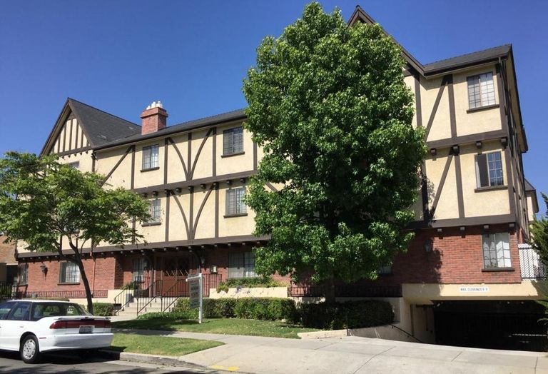 The 20-unit Belmont apartment in Glendale sold for $8M. 