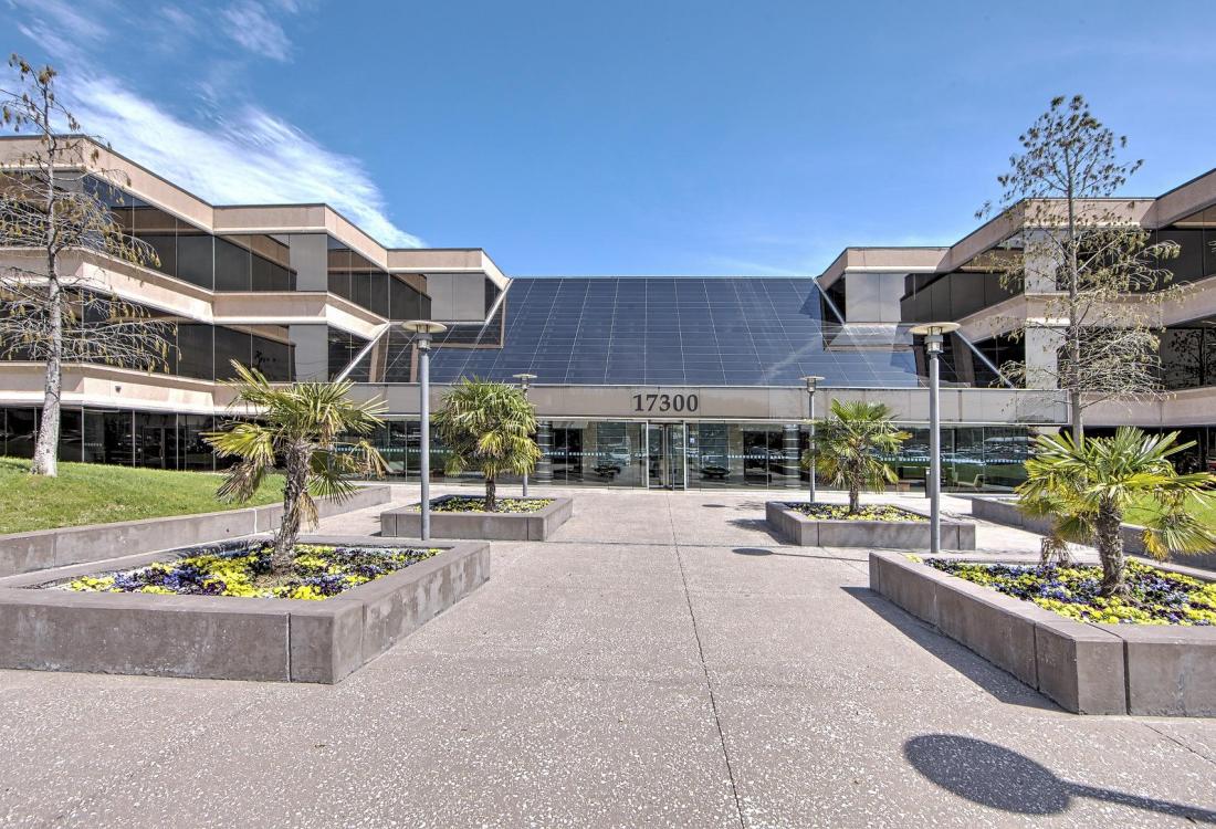 Hartman Income has leased 41k SF at Bent Tree Green at 17300 North Dallas Pkwy in recent months, bringing occupancy to 89%. Jessica Cyphers repped the landlord, Hartman, in all of the following deals. 360 Wealth Management expanded to 6k SF and Stephen Hemphill with Mohr Hill repped the tenant.
Scott & Reid Expanded 2k SF and Fults Commercial repped the tenant Town Square Leased 22k SF for 8 years and Jackson & Cooksey repped the tenant. Physician Paradigms leased 6 for 5 years. John Hancock Life Insurance leased 7k SF for 7 years and NAI Robert Lynn repped the tenant. Vaco Dallas expanded into 3k SF for 3 years and Transwestern repped the tenant.