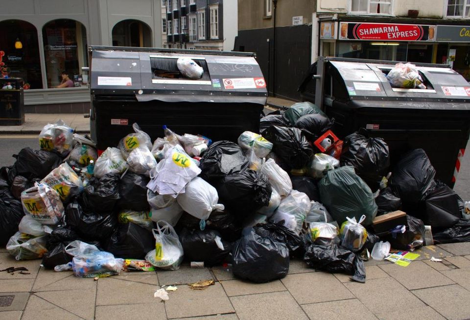 rubbish bins mess street