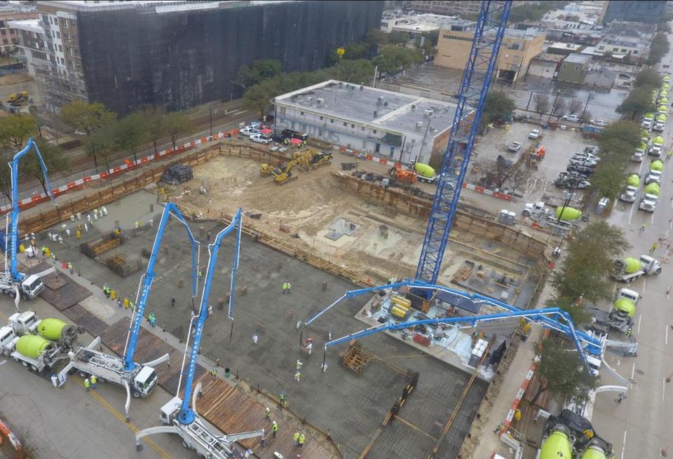Concrete pour at 2850 Fannin St.