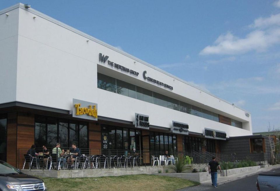 In 2010, an old medical building at 4200 North Lamar was redeveloped by a partnership represented by Weitzman/Cencor. The retail leases included new locations for Austin-based concepts My Fit Foods and Tacodeli, as well the first location for Houndstooth Coffee. Uchi also opened a concept called Uchiko at 4200 North Lamar.