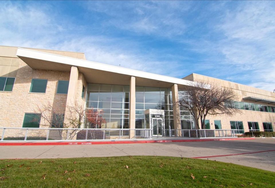 Arbor Hui, a private investment group, has acquired the 76% leased office at 2201 E. Lamar Blvd. in Arlington from CRE Brookhollow. The terms of the sale were not disclosed. The Class-A property called Arbors at Brookhollow is leased to tenants such as Xerox and Farmer’s Insurance. The property on 8 acres has underground parking and sits near Globe Life Park and AT&T Stadium. Transwestern managing director Mike Hardage and senior associate Matthew Otte repped the seller. “Arbors at Brookhollow presented a compelling opportunity to acquire an investment grade rent roll with future leasing upside,” Hardage said. Arlington has seen increased investor interest recently, Hardage said.