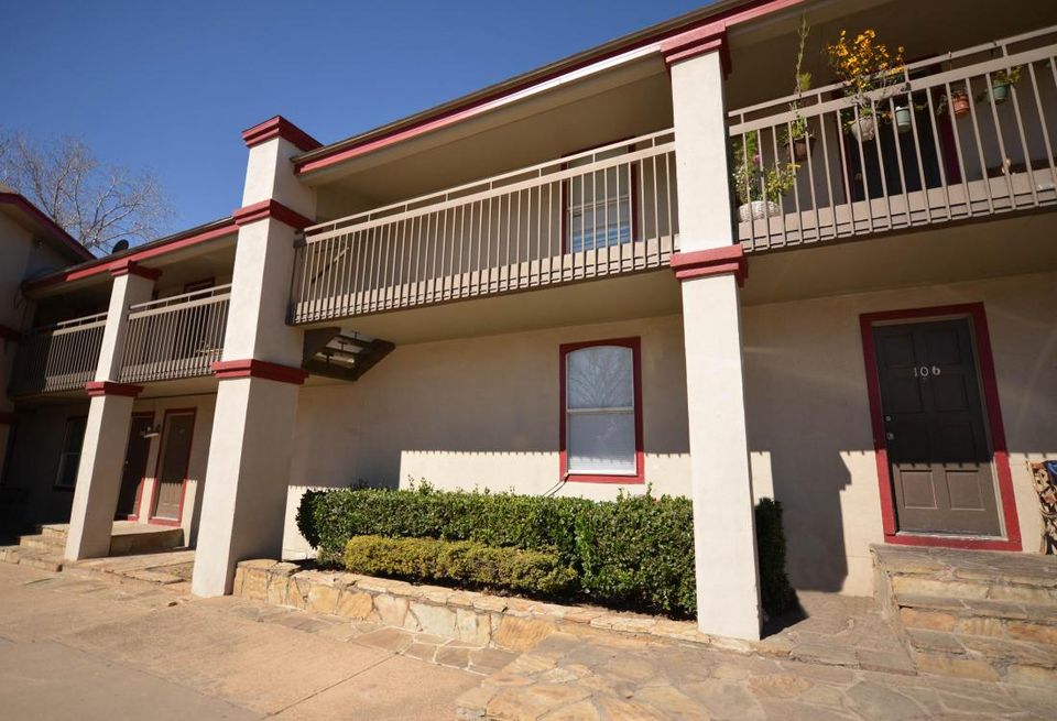 Greysteel arranged the sale and acquisition financing for Casas de Brookbend, a multifamily property in Far North Dallas on behalf of Casas de Brookbend. Greysteel’s Boyan Radic, Doug Banerjee, Andrew Mueller, Ryan Hill, and Andrew Hanson repped the seller and procured the buyer, Casa de Arroyo.
