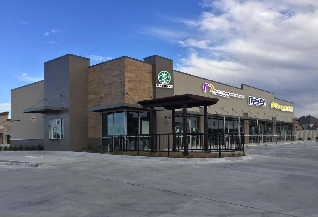 F45 Fitness signed a 2k SF least at Castle Hills Commons within the master-planned Castle Hills community. The 8k SF retail center sits adjacent to Super Target and Studio Movie Grill. 
Brett Gissler with Edge Realty Partners represented the tenant.  Tim McNutt, Britton Lankford and Mason Bakken represented the landlord, Bright Realty.