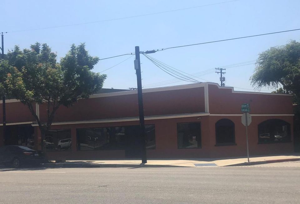 Boutique talent agency Osbrink Agency has purchased a two-building 5K SF mixed-use property in Burbank from La Papoose LLC for $3.35M.