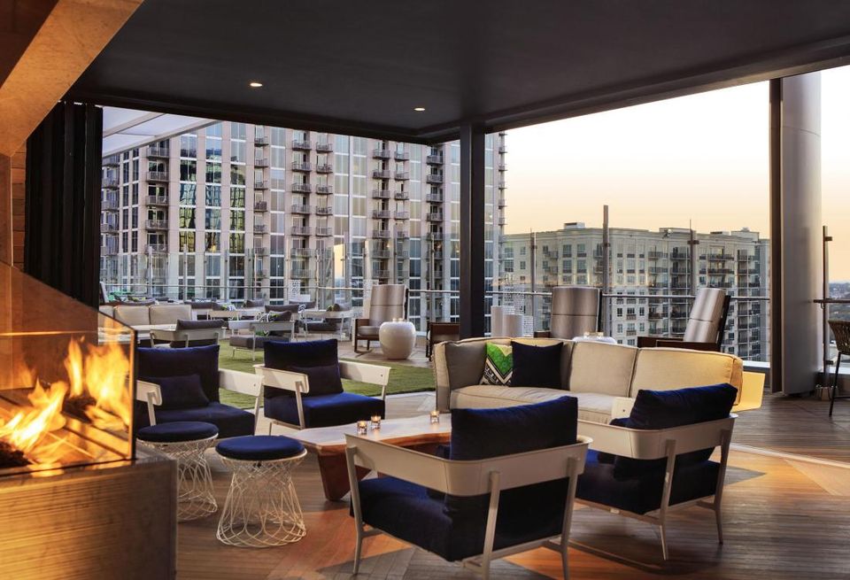 Kimpton Tryon Park Hotel is a 217-room boutique hotel overlooking Romare Bearden Park and BB&T BallPark. The 18-story hotel features more than 9K SF of event and meeting space, 14 suites and a 1,300SF presidential suite. Merchant & Trade rooftop lounge features a 2K SF rooftop lawn.