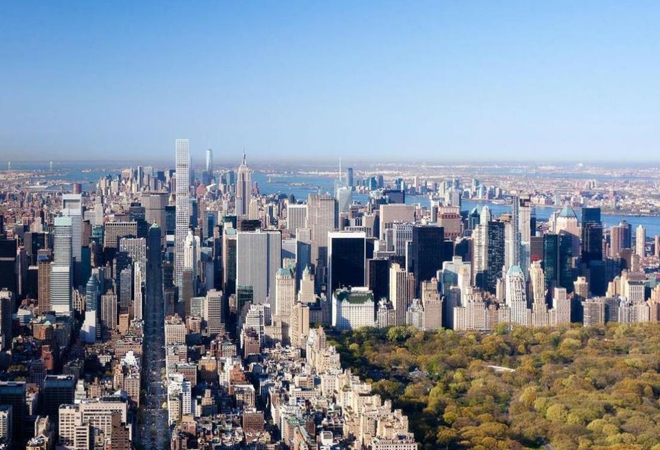 57th Street super-luxe towers rising along Billionaire's Row i Midtown Manhattan.