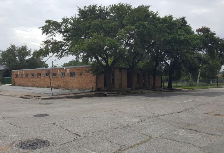 2400 Block, Caroline 
