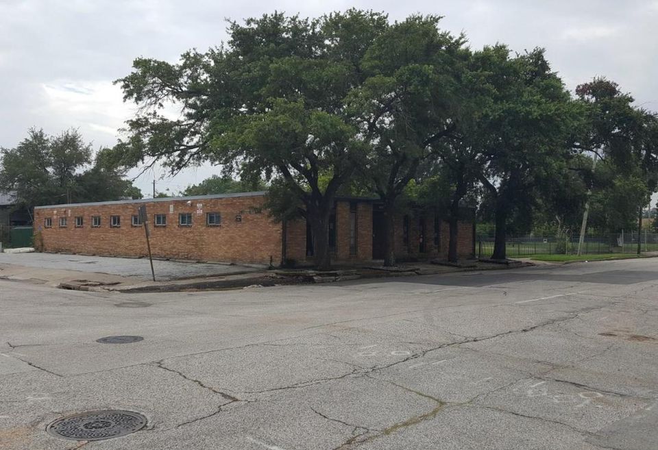 2400 Block, Caroline
