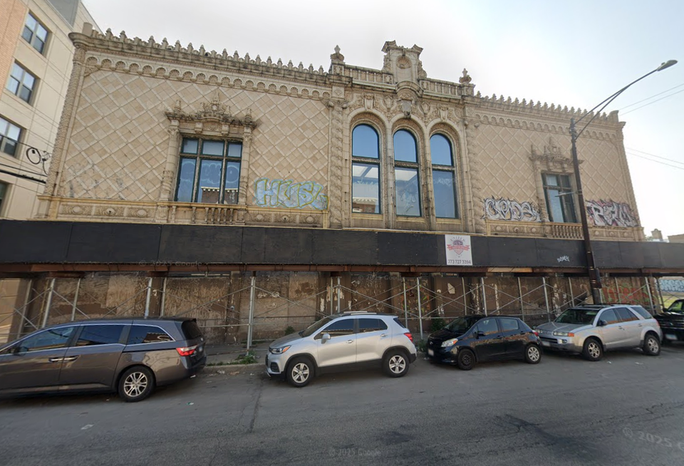 Exterior of the old Pioneer Arcade building in Chicago.